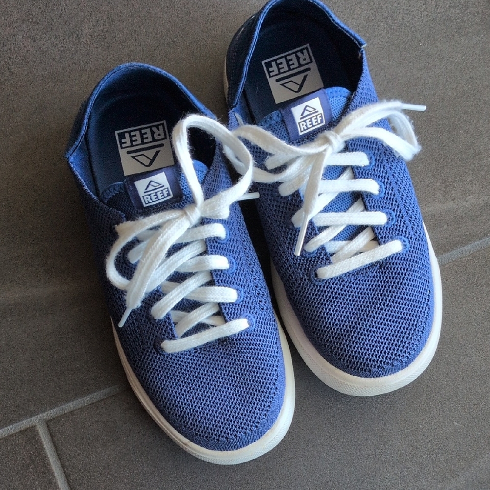 Reef, Kids Neptune in blue. Kids size US 1.